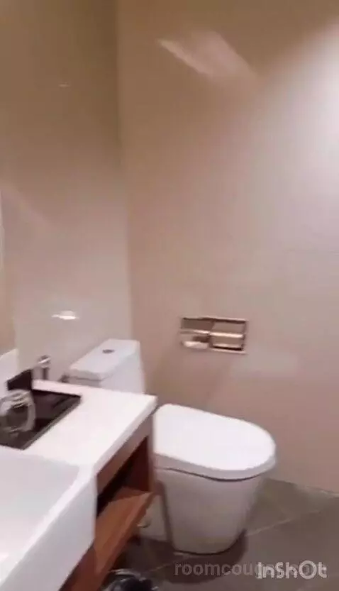 One-Bedroom Deluxe Apartment bathroom picture #6