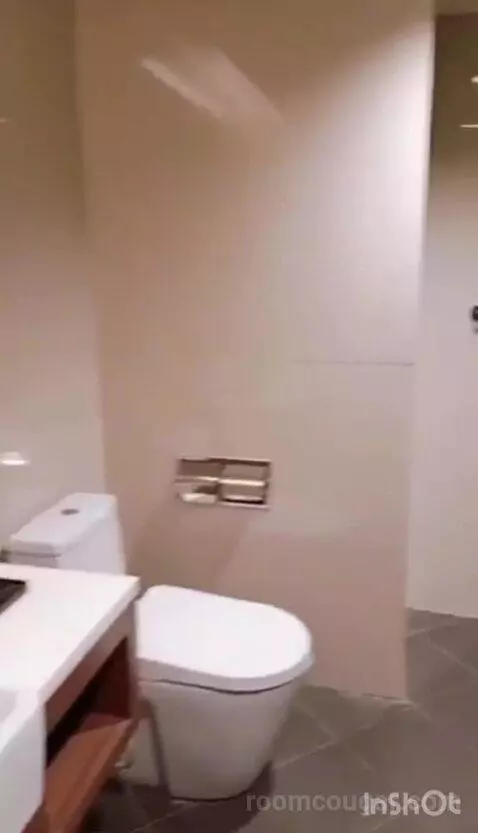 One-Bedroom Deluxe Apartment bathroom picture #7