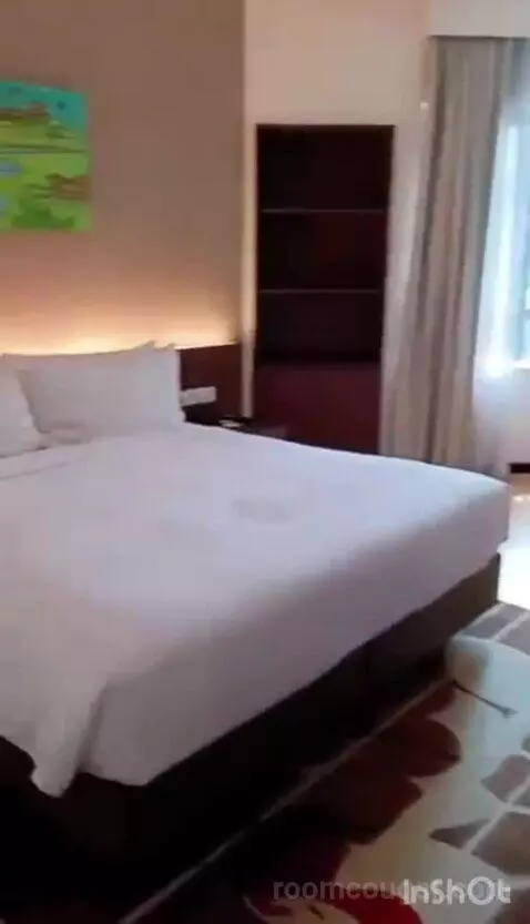 One-Bedroom Deluxe Apartment bed picture #1