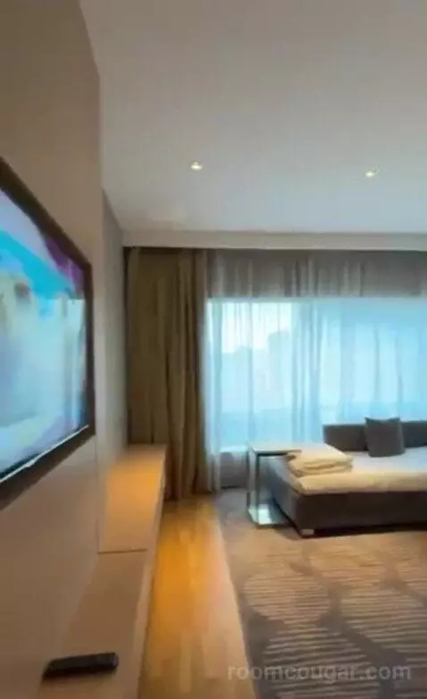 One-Bedroom Suite bed picture #11