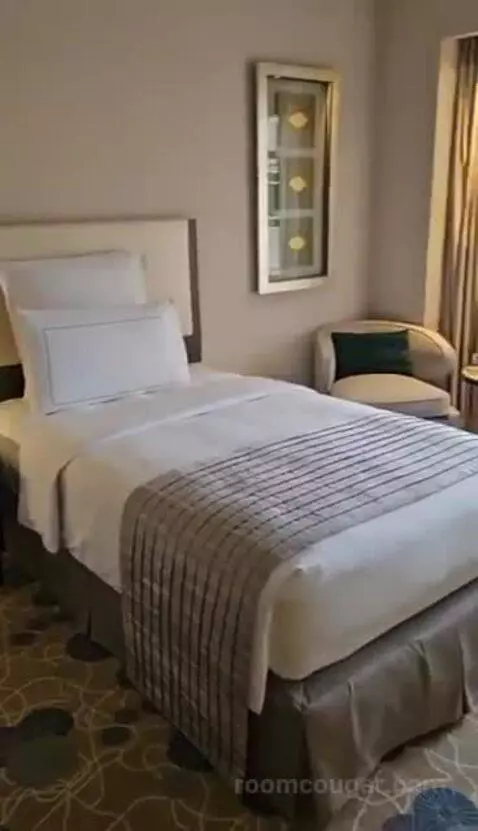 Deluxe Twin Room with City View bed picture #1