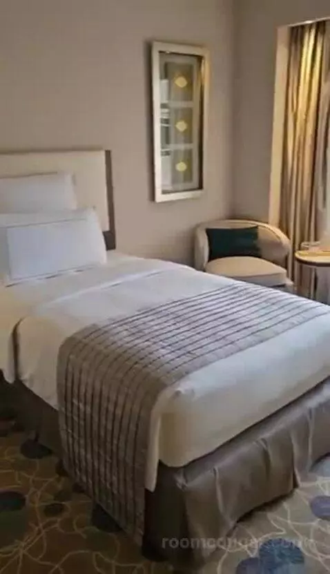 Deluxe Twin Room with City View bed picture #2