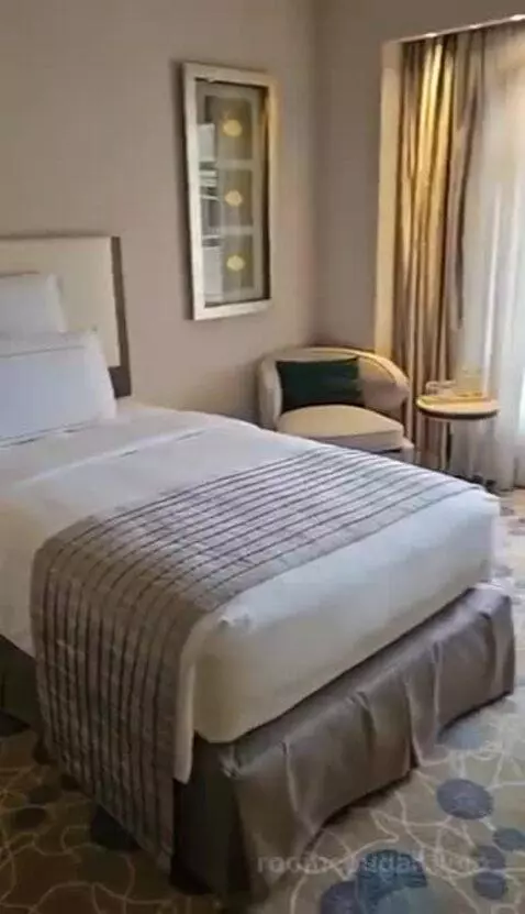 Deluxe Twin Room with City View bed picture #3