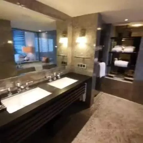 Deluxe King Room with Park View bathroom picture #1