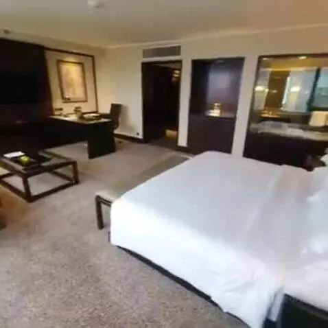 Deluxe King Room with Park View bed picture #5