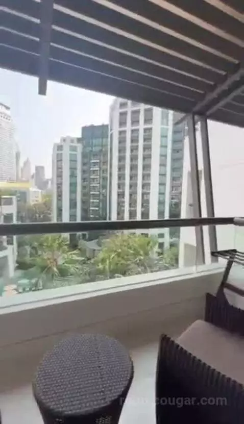 Deluxe Room with 1 King Bed view picture #1