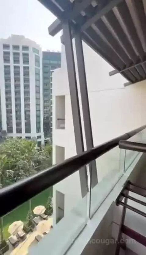 Deluxe Room with 1 King Bed view picture #2