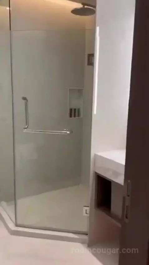 Grand Deluxe King Room bathroom picture #2