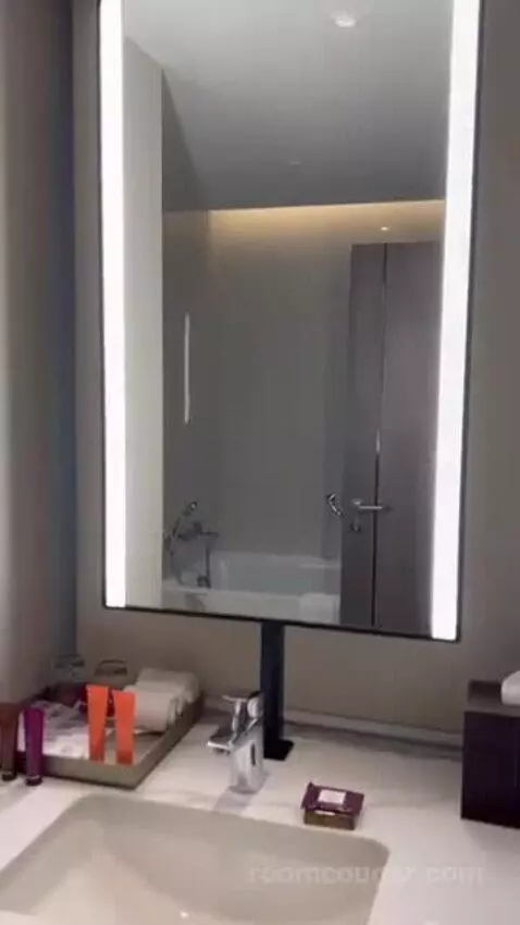 Grand Deluxe King Room bathroom picture #3