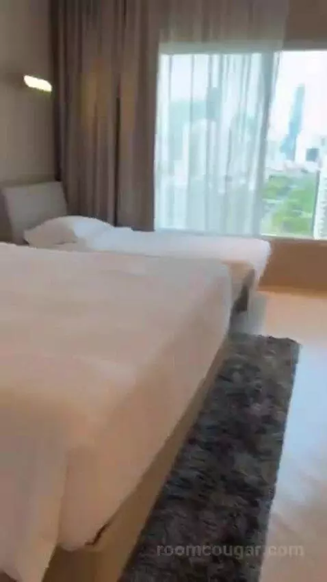 Grand Deluxe King Room bed picture #4