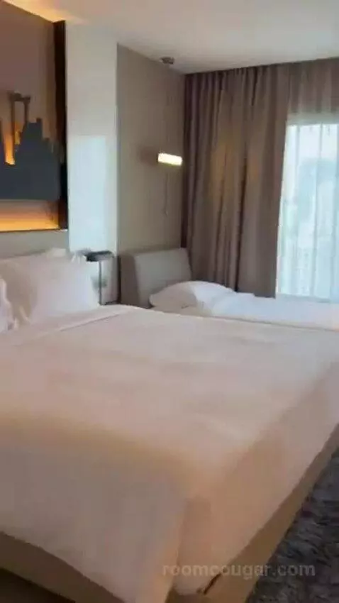 Grand Deluxe King Room bed picture #6