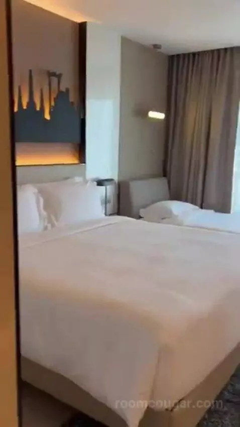 Grand Deluxe King Room bed picture #7