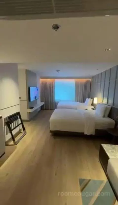 Renovated Grand Double Room with Two Double Beds bed picture #12