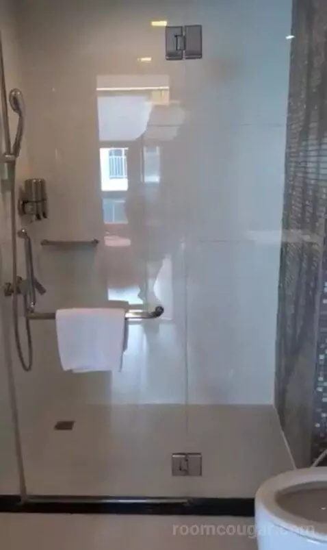 One Bedroom Grand Deluxe bathroom picture #10
