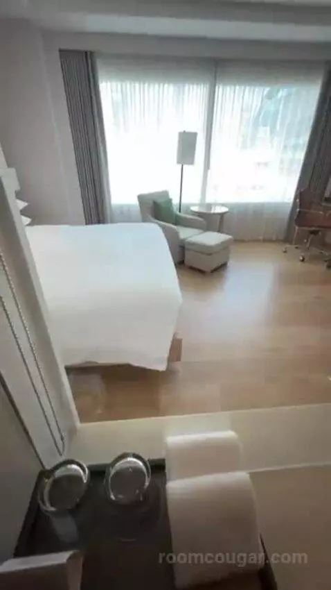 Deluxe Double Room with City View bed picture #3