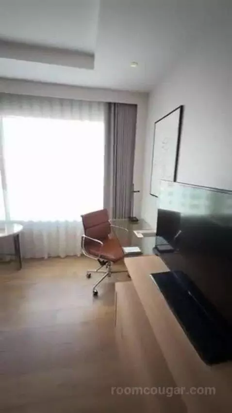 Deluxe Double Room with City View bed picture #4