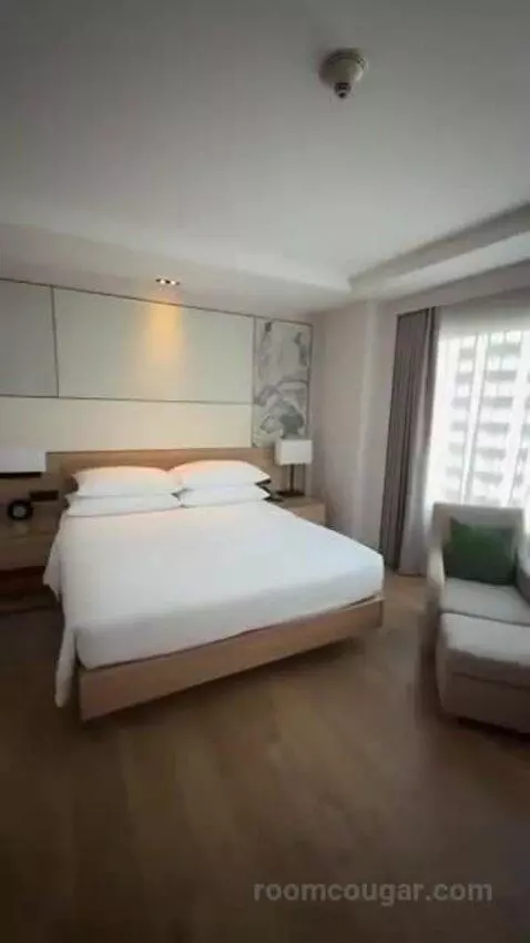 Deluxe Double Room with City View bed picture #10