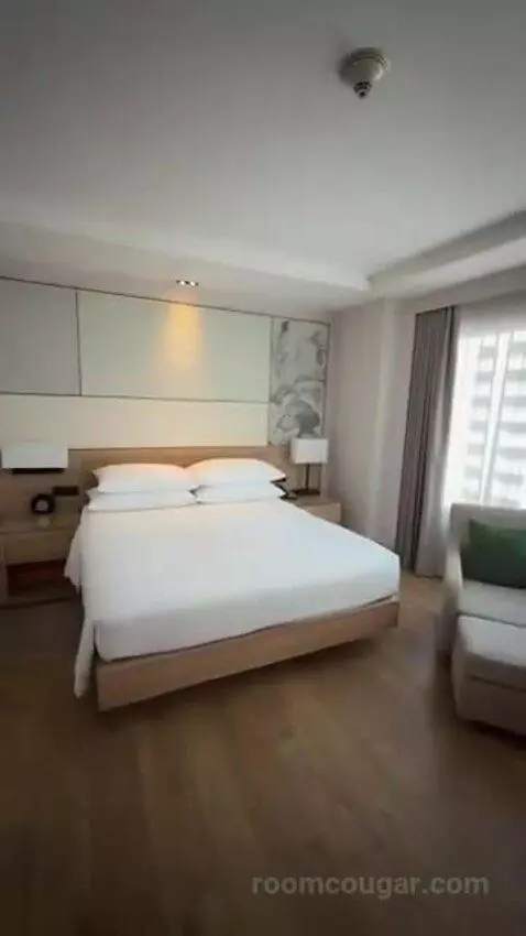 Deluxe Double Room with City View bed picture #11