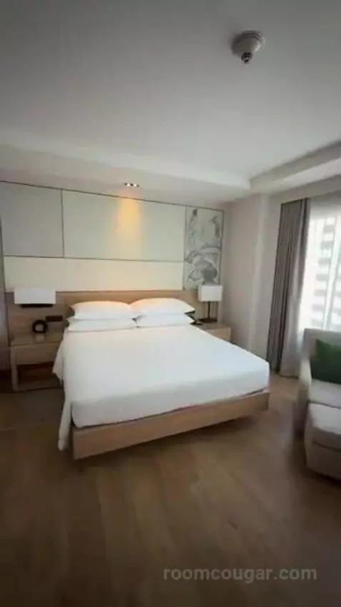 Deluxe Double Room with City View bed picture #12