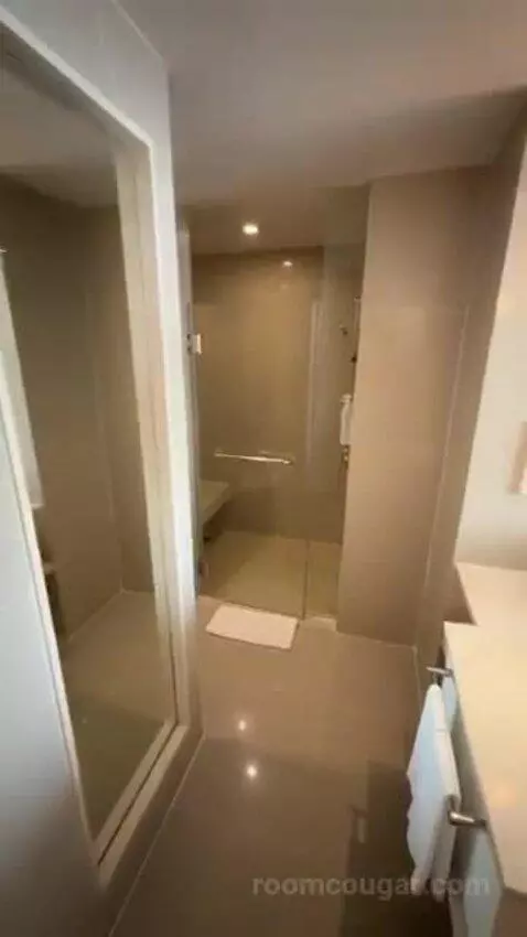 Deluxe Double Room with City View bathroom picture #1