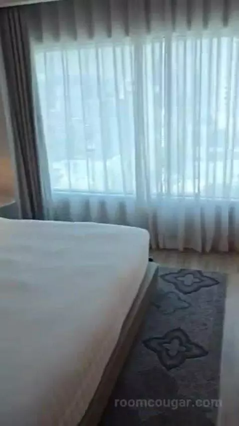 Deluxe King Room bed picture #8