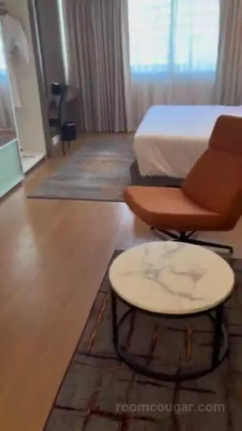 One-Bedroom Suite bed picture #2