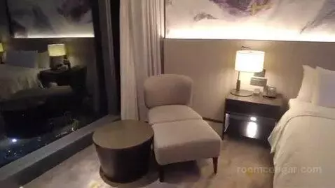 Deluxe Room bed picture #4