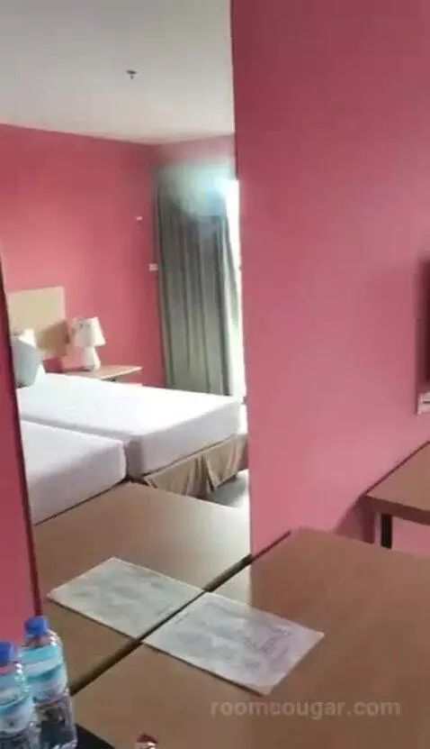 Twin Room bed picture #3