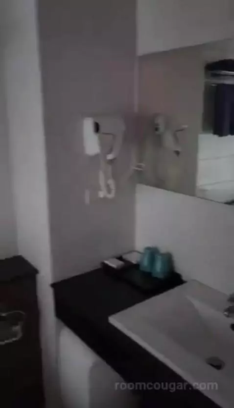 Twin Room bathroom picture #6