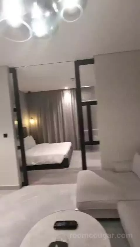 One-Bedroom Suite bed picture #1