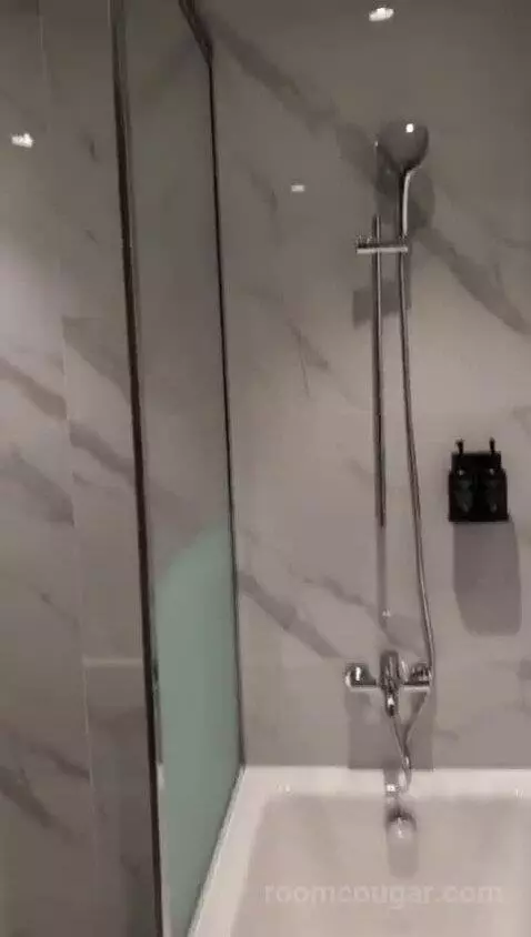 One-Bedroom Suite bathroom picture #3
