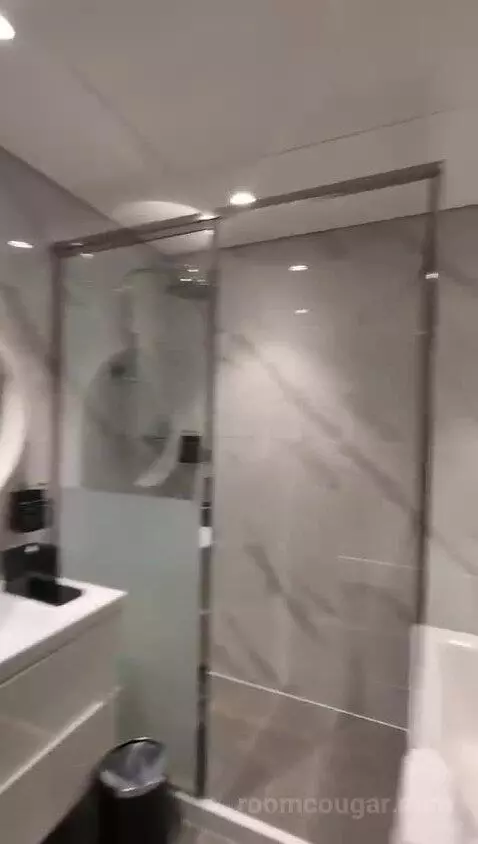 One-Bedroom Suite bathroom picture #11
