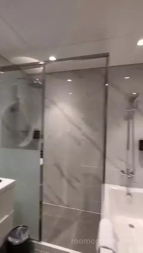 One-Bedroom Suite bathroom picture #12