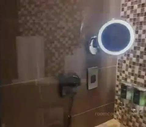 Standard (Standard roo) bathroom picture #7