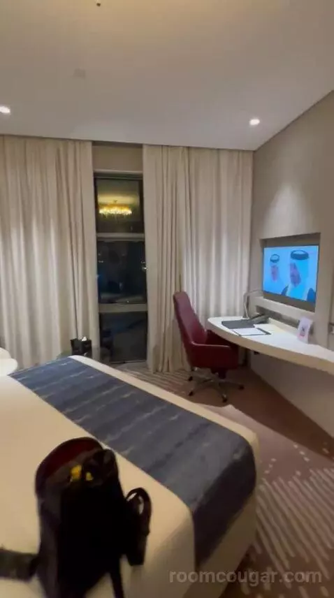 Deluxe King Room bed picture #7
