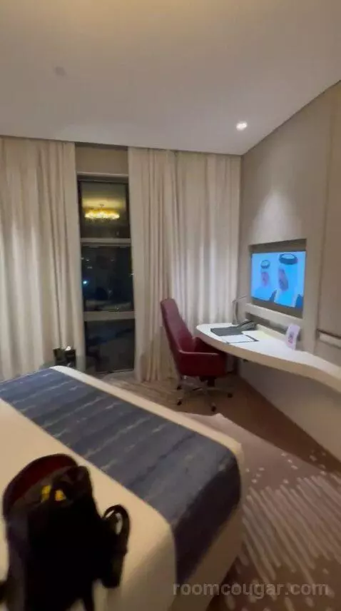 Deluxe King Room bed picture #8