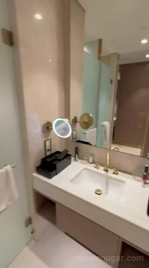Premium Twin Room (#314) bathroom picture #10