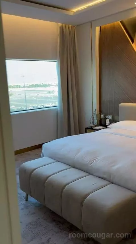 Junior Suite (#432) bed picture #1