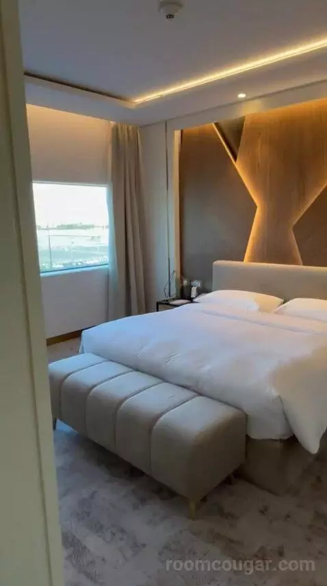 Junior Suite (#432) bed picture #4