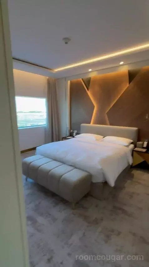 Junior Suite (#432) bed picture #6