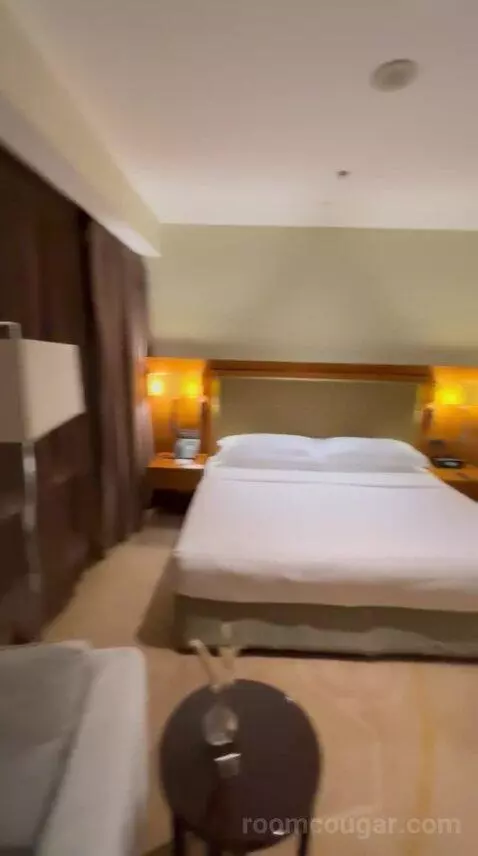 Premium King Room - Club Floor (#4110) bed picture #11