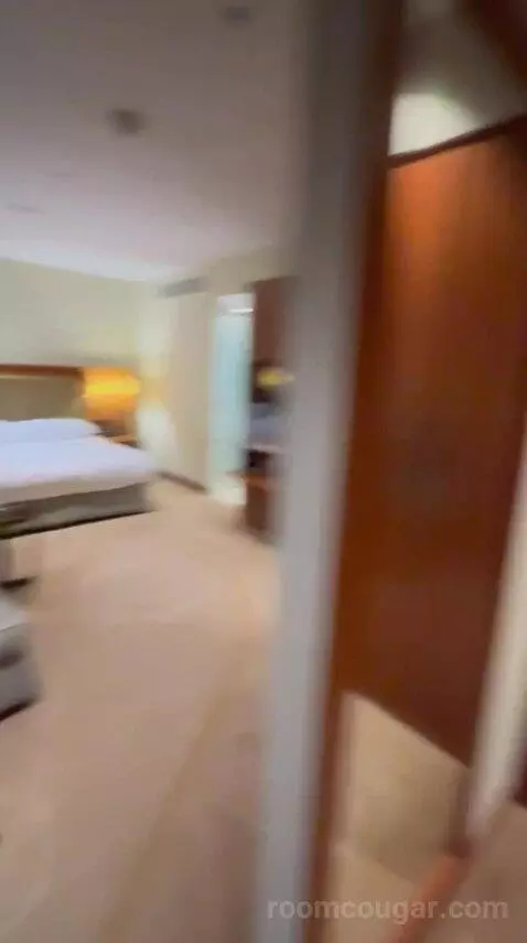 Premium King Room - Club Floor (#4110) bed picture #1
