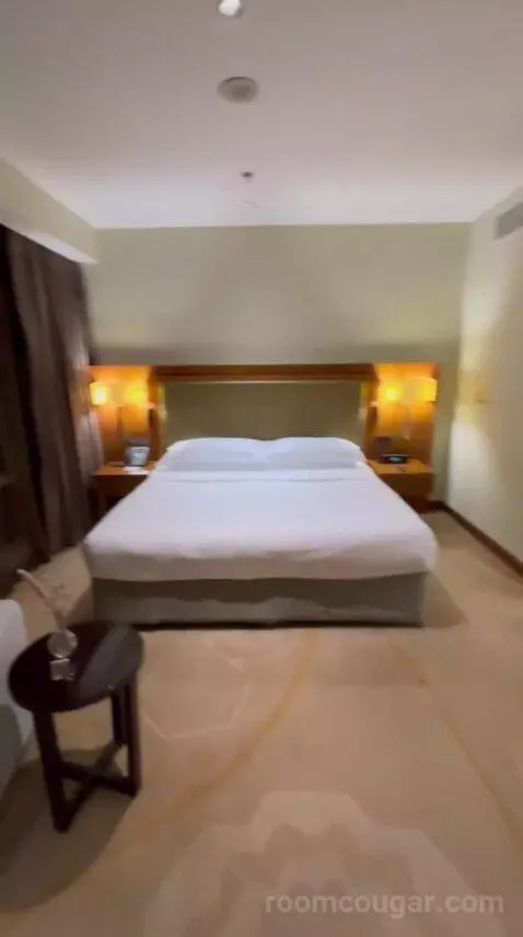 Premium King Room - Club Floor (#4110) bed picture #7