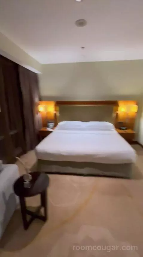 Premium King Room - Club Floor (#4110) bed picture #8