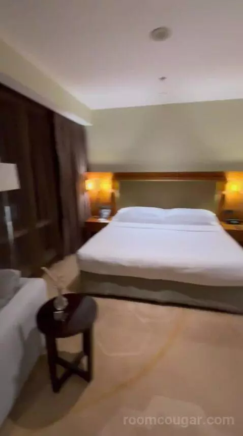 Premium King Room - Club Floor (#4110) bed picture #9