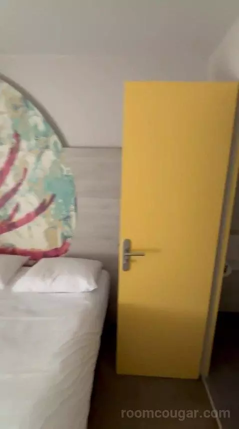 Standard Room with One Double Bed and One Single Bed bed picture #4