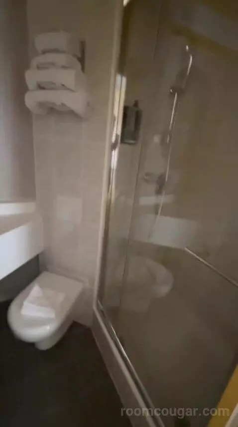 Standard Room with One Double Bed and One Single Bed bathroom picture #10