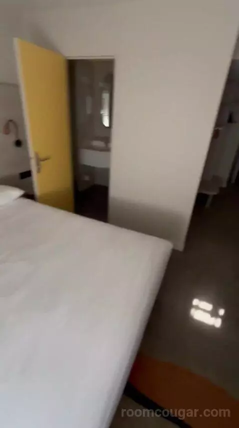 Standard Room with One Double Bed and One Single Bed bed picture #6