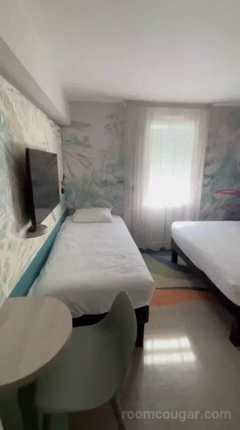 Standard Room with One Double Bed and One Single Bed bed picture #2