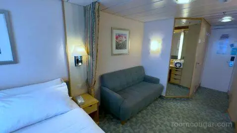 Balcony Cabin (#8628) bed picture #9